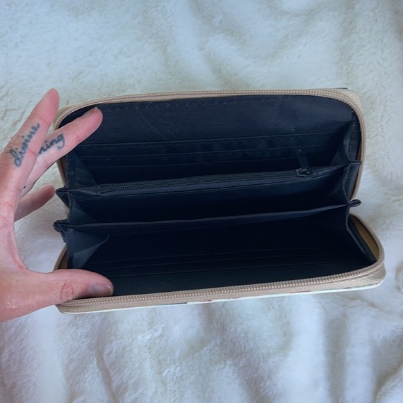 ❗️DONATED❗️EUC- FLORAL CHEVRON SYMBOL CLUTCH ZIPPER WALLET - Picture 3 of 11
